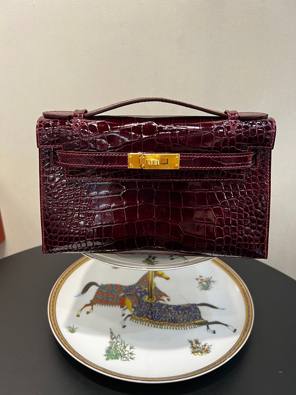 Close-up detail of balanced bag design