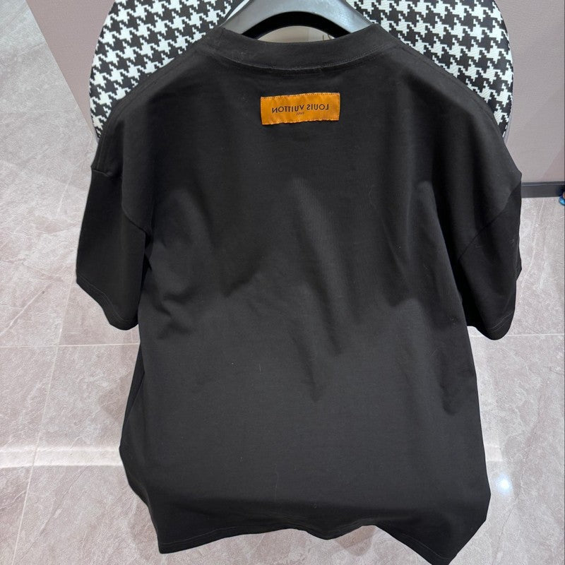 Side profile of Louis Vuitton cotton t-shirt with logo-detail design
