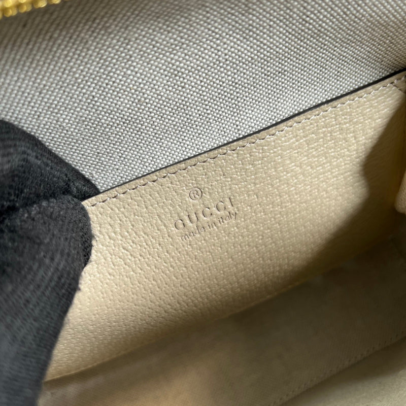 Side profile of polished sleek women's handbag – women's everyday handbag