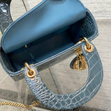 Handle and strap detail of statement sleek women's handbag – women's luxury handbag