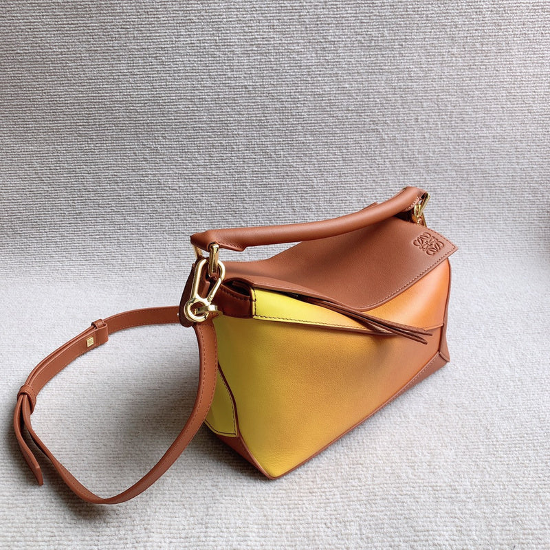 Ziva's Charm handbag – close-up view (24cm*15cm*12cm)