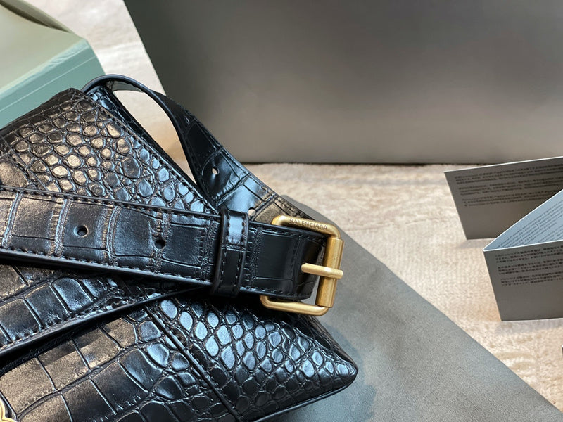Ziva's Charm handbag – close-up view (one versatile size)
