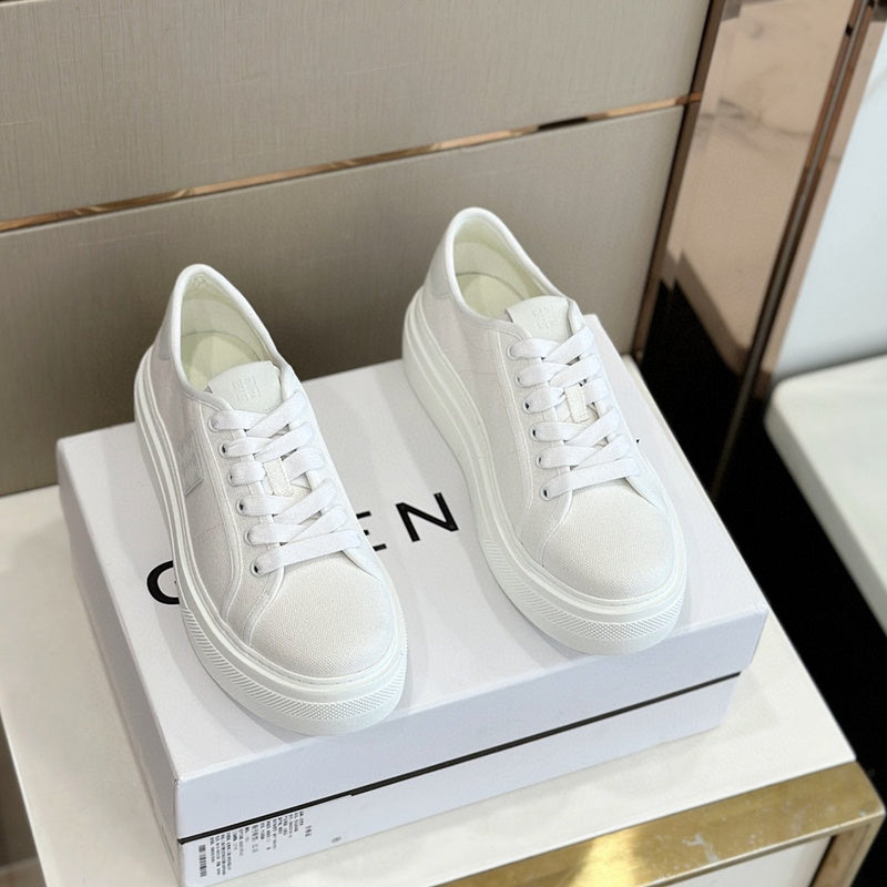 Givenchy shoes Style 136 - logo and branding close-up