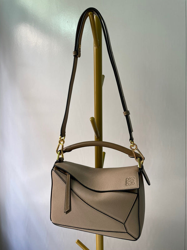 Ziva's Charm handbag – front view (24cm*16.5cm*10.5cm)