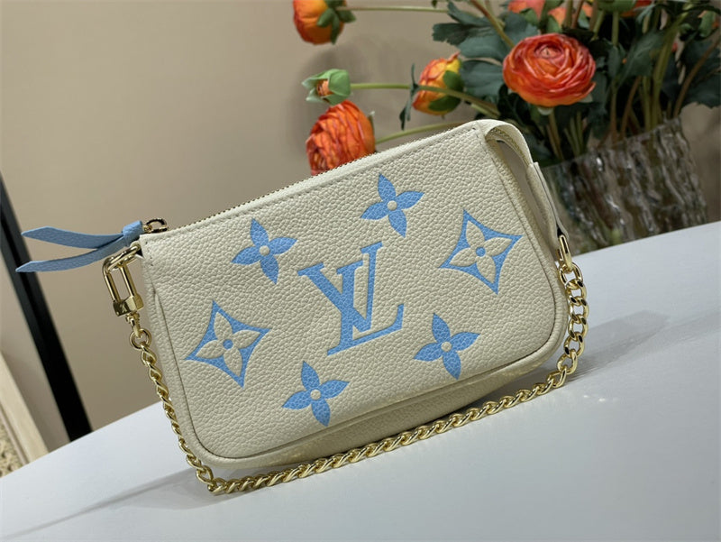  Sophisticated handbag front view