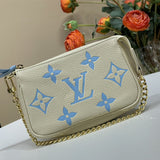  Sophisticated handbag front view