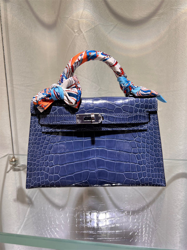  tote bag interior and compartment view