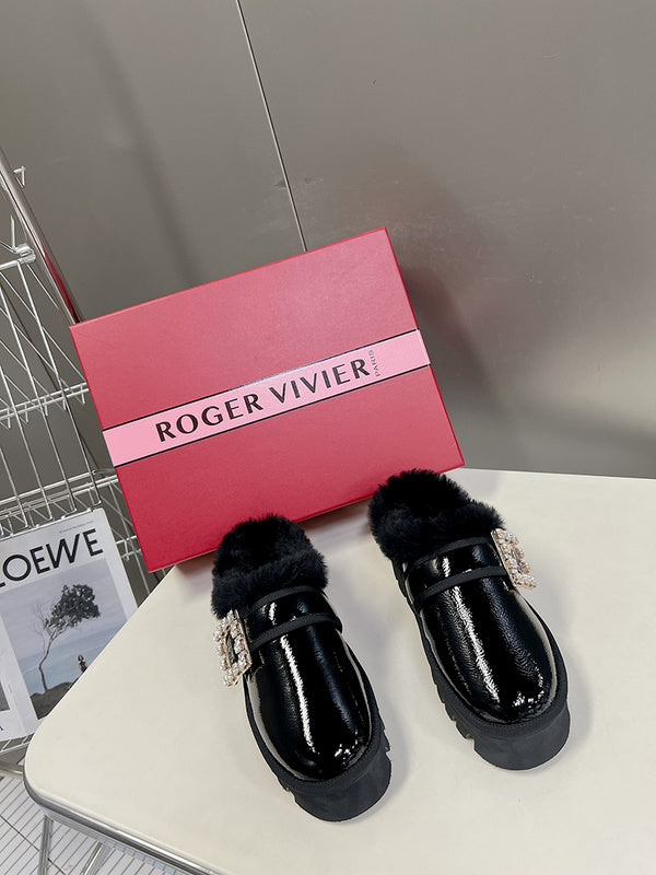 Styling view of Roger Vivier luxury piece style No.064