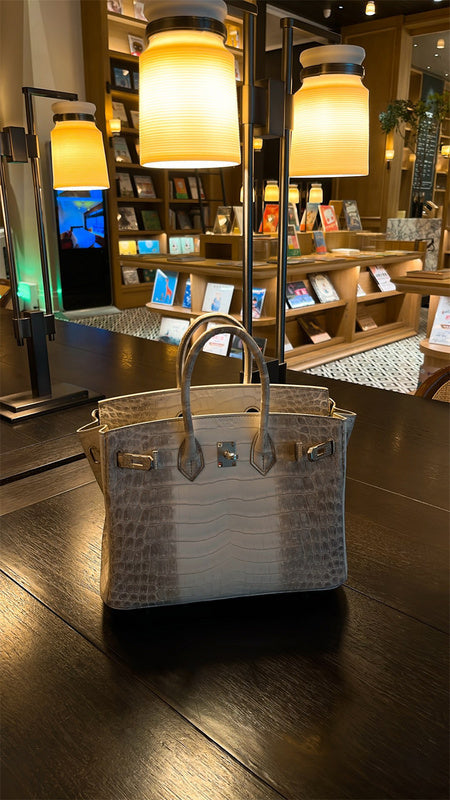  Elegant satchel carried on shoulder
