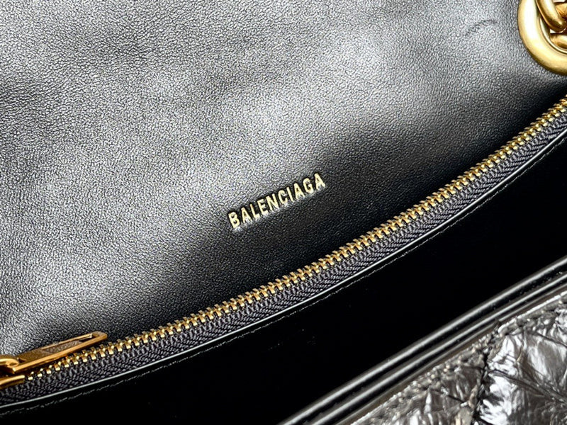 Zivas Charm Modern Minimalist Look Fashion Handbag (Elevated Accessory Essential) – Detail View
