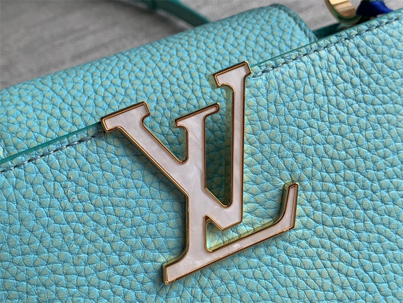  refined shoulder bag detail view showing craftsmanship 20