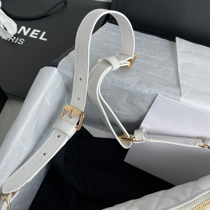  spacious purse view 16