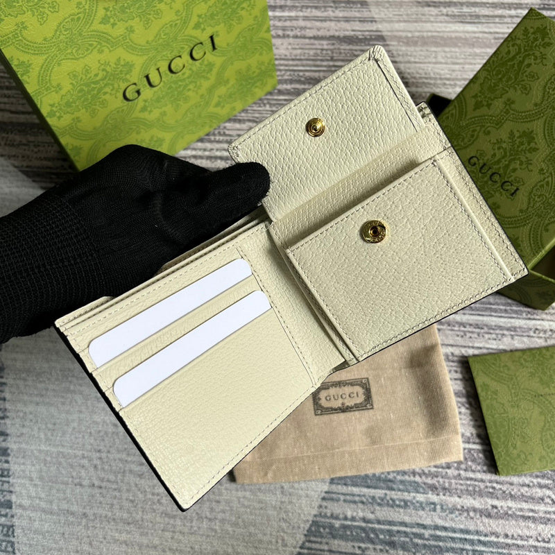 Styled lifestyle shot of premium sleek women's handbag – women's everyday handbag