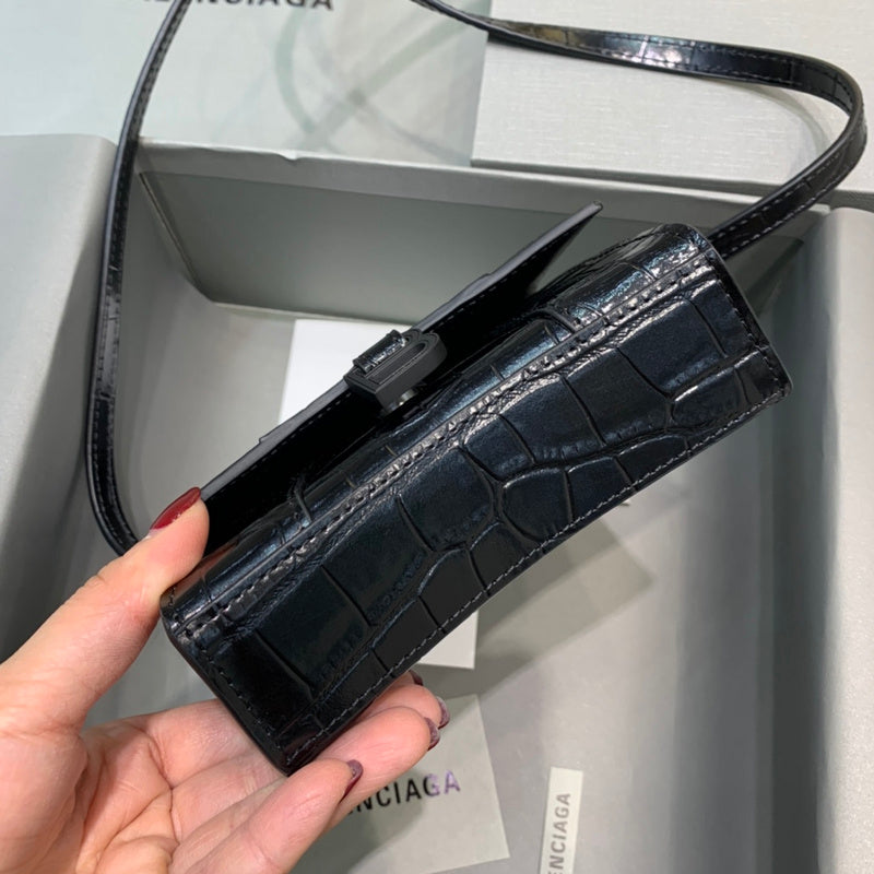 Modern Premium PU Leather Handbag - Smooth Faux-Leather Exterior | Women's Everyday Carry Handbag #623 - hardware and detail close-up (image 5) of designer-inspired handbag