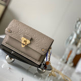  Versatile tote bag carried on shoulder 10