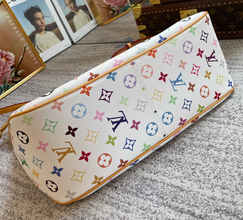 Styled lifestyle shot of classic chic women's handbag – women's everyday handbag