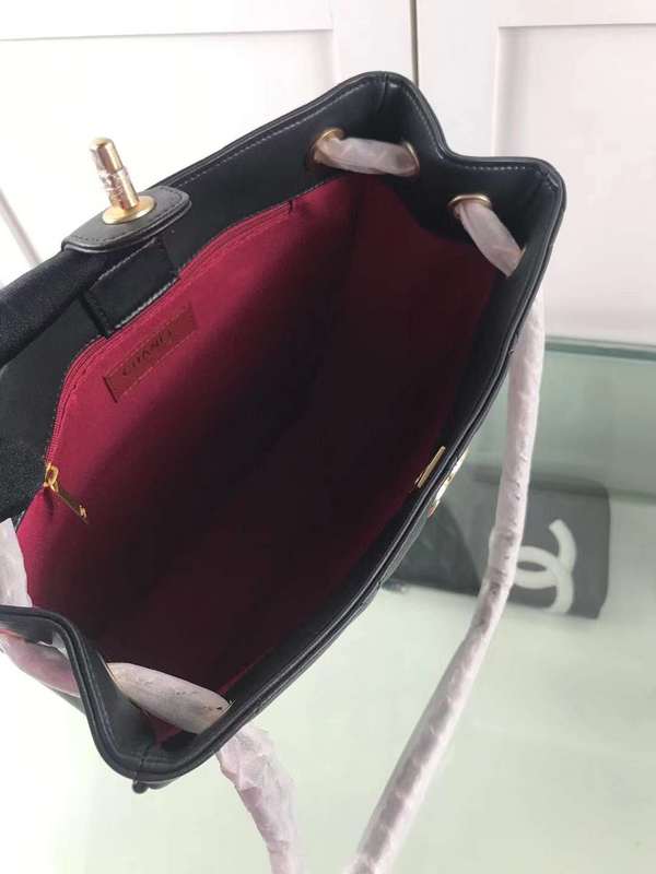 Zivas Charm Refined Structure Fashion Handbag (Designer-Inspired Craftsmanship) – Styled Look