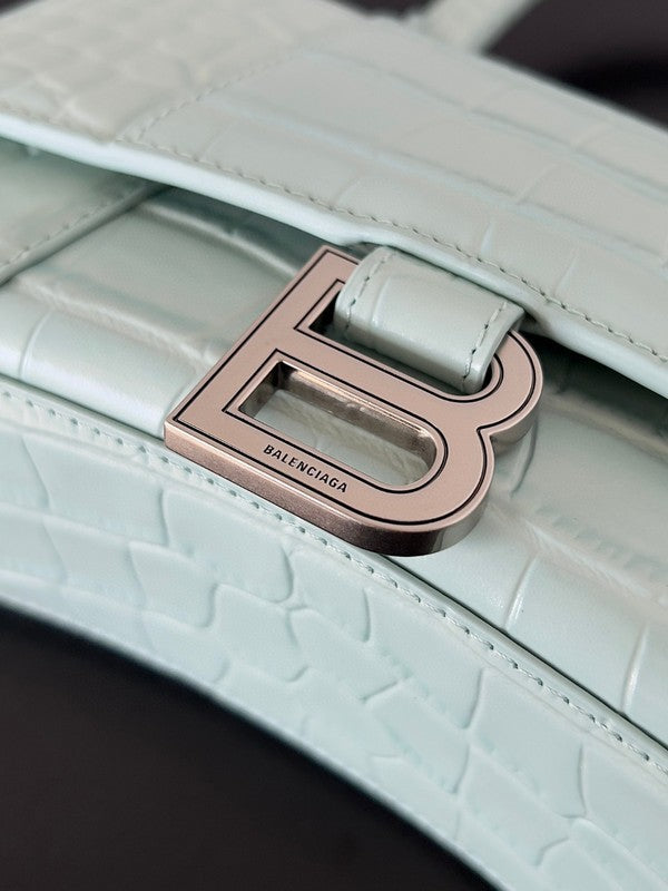 Zivas Charm Signature Style Statement Handbag (Effortless Style Upgrade) – Styled Look