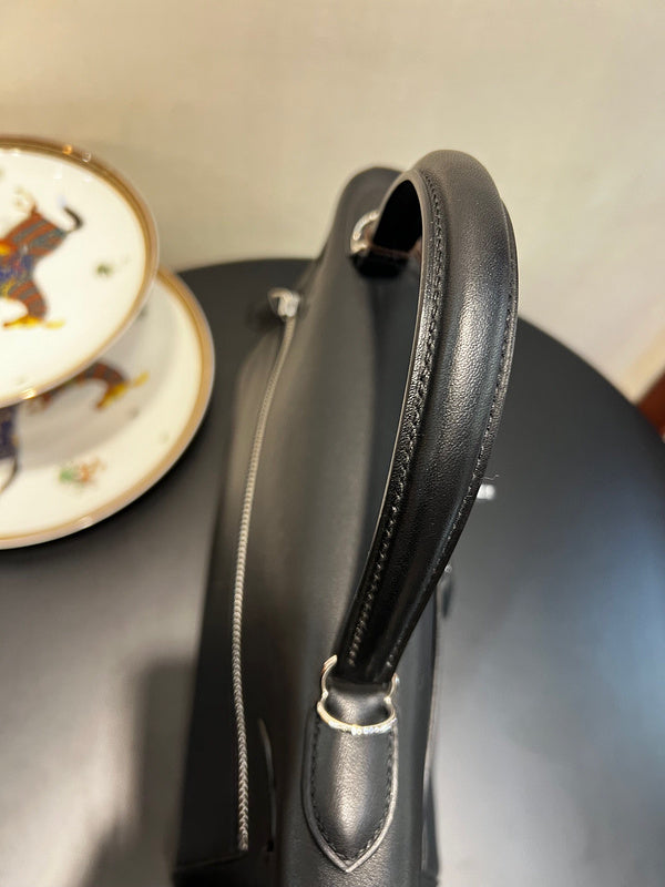 Minimalist handbag styled for everyday wear