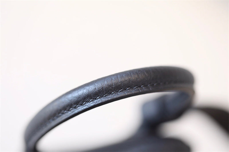  everyday carryall bag detail view showing craftsmanship 8