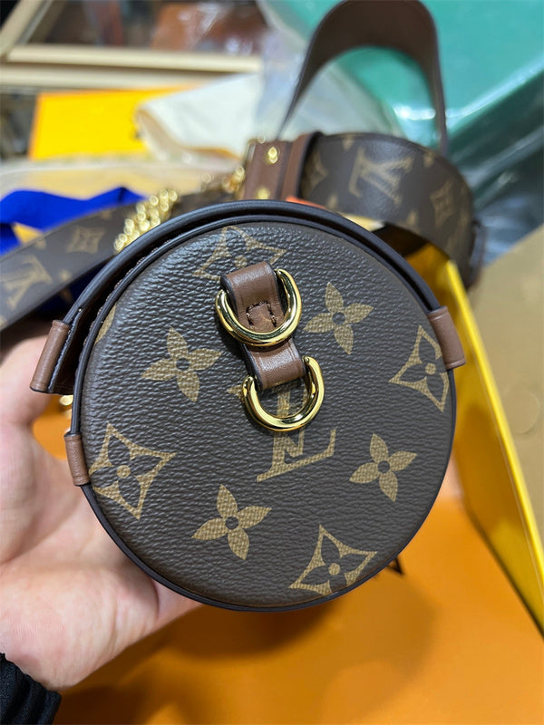  Understated everyday bag carried on shoulder 10