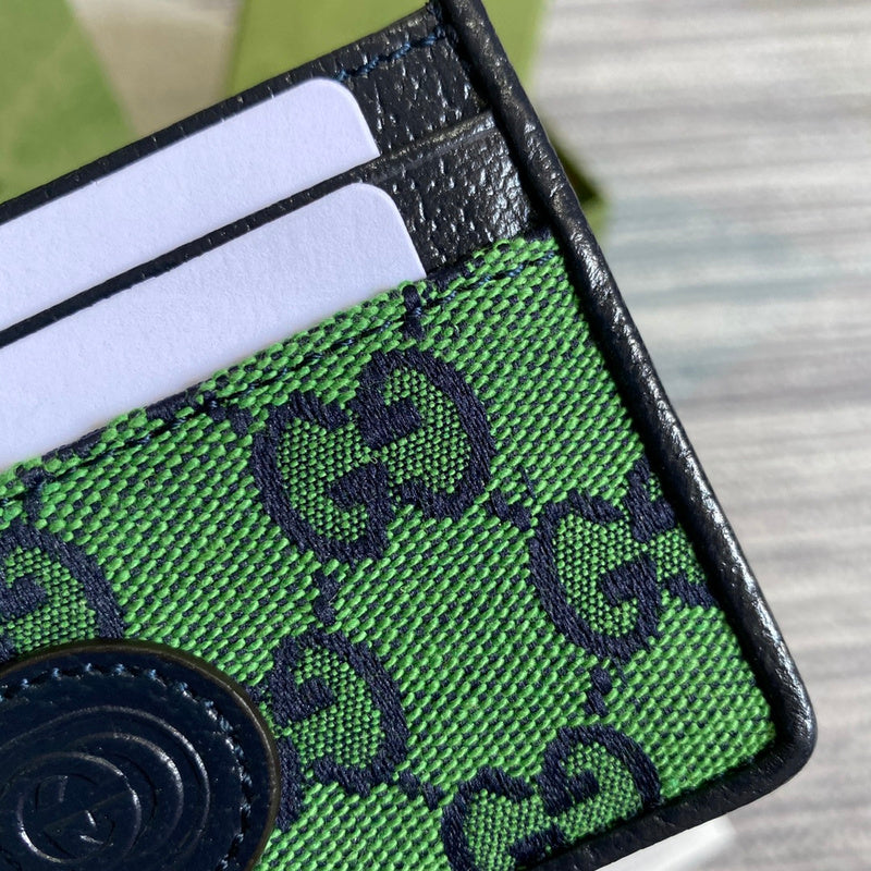 Styled lifestyle shot of polished modern women's handbag – women's premium purse