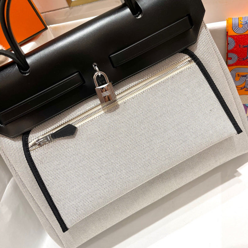 Effortless handbag styled for everyday wear