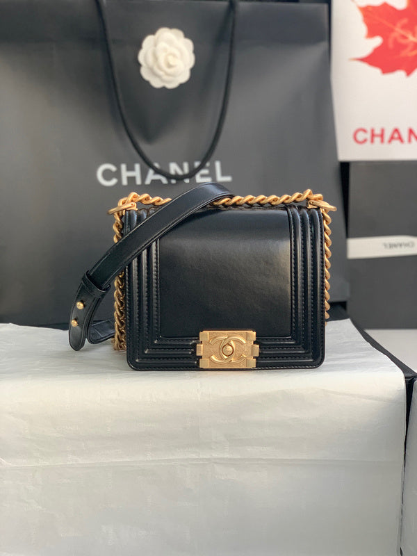 Zivas Charm Versatile Design Everyday Handbag (Refined Practical Design) – Detail View