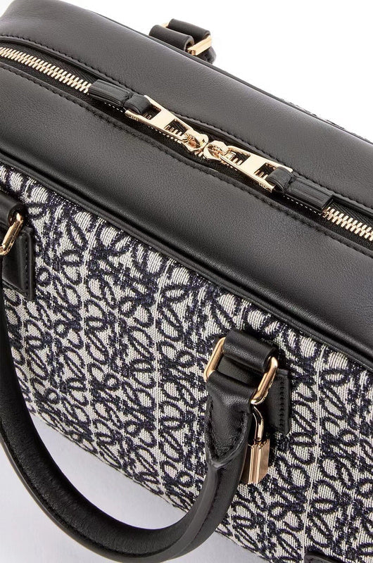 Ziva's Charm handbag – close-up view (20cm*11cm*18cm)