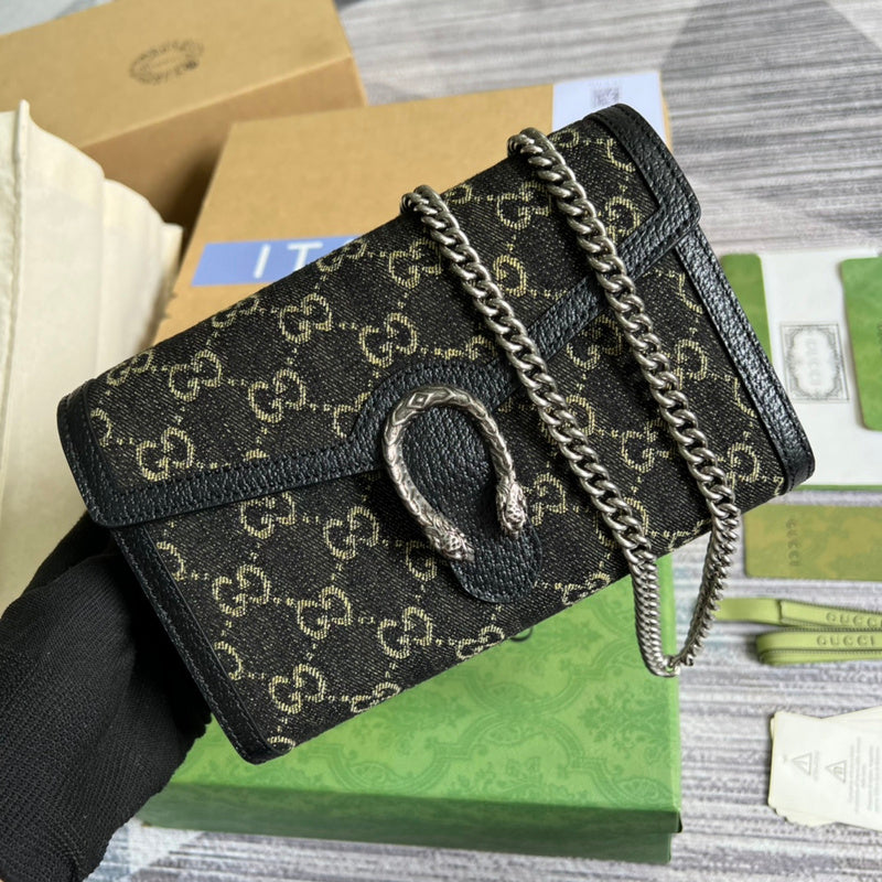 Handle and strap detail of structured refined women's handbag – women's premium purse