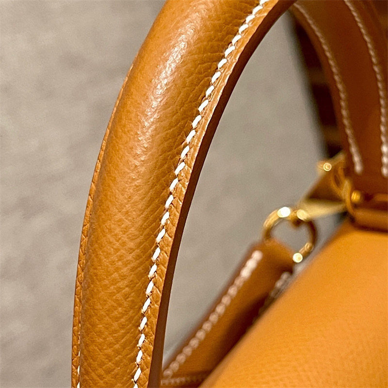  Streamlined everyday bag front view 19