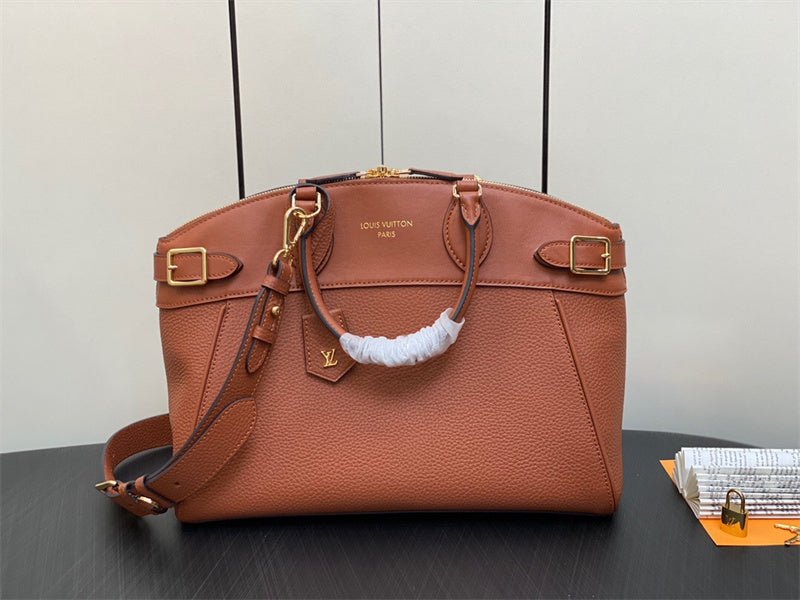 tailored tote bag styled with outfit