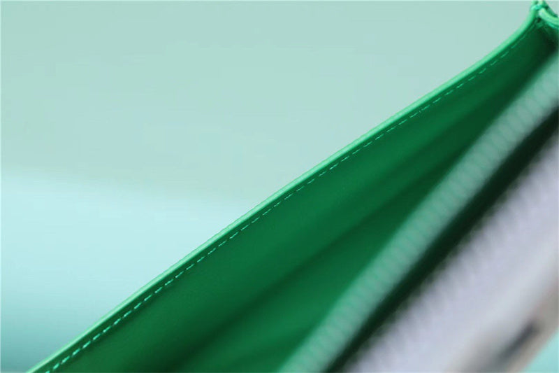  everyday top-handle bag detail view showing craftsmanship 8