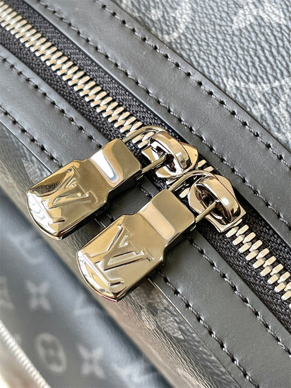  classic shopper bag detail view showing craftsmanship 8