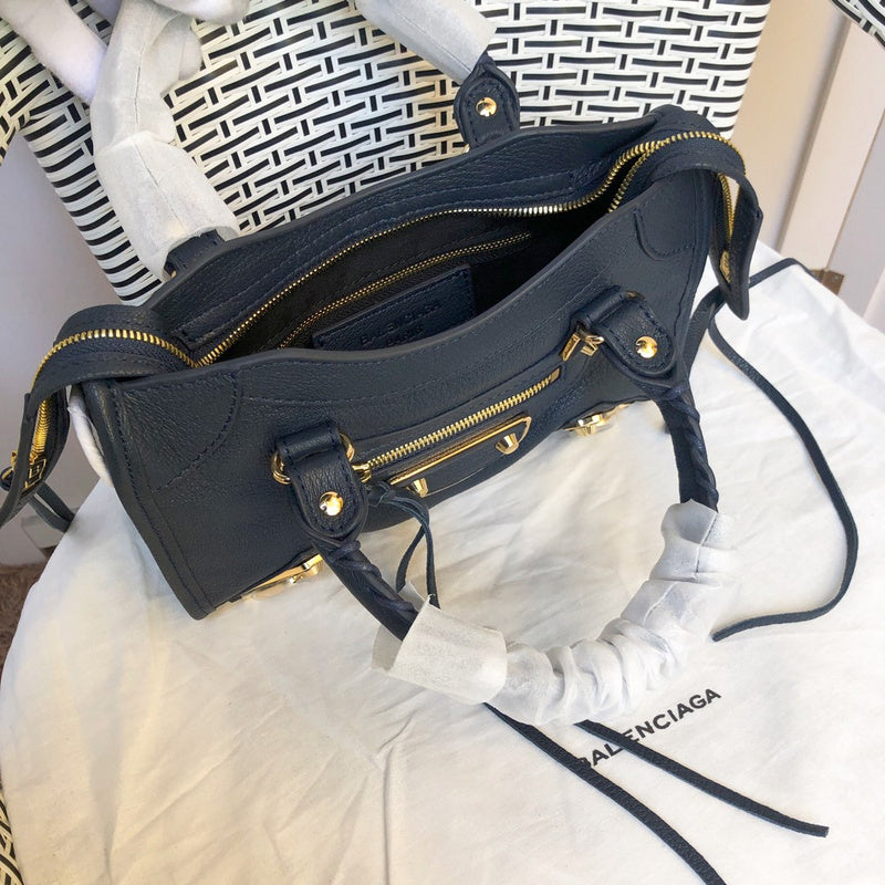 Side profile of elevated refined women's handbag – women's premium purse