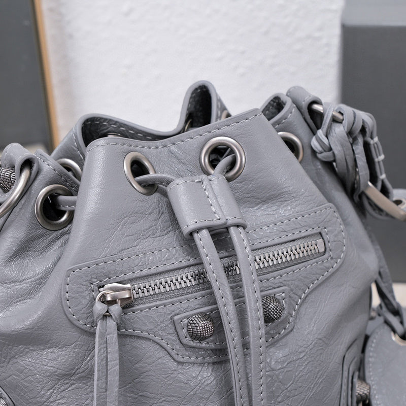 Zivas Charm Contemporary Flair Statement Handbag (Timeless Wardrobe Addition) – Full Silhouette 9