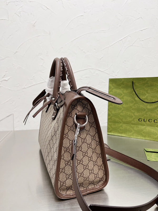 Ziva's Charm handbag – close-up view (one versatile size)