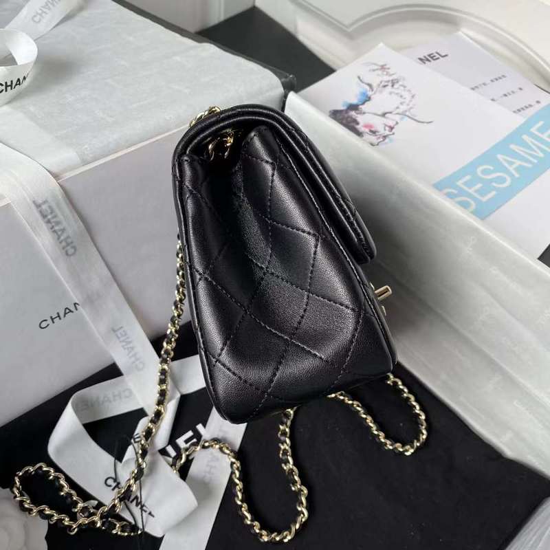 Zivas Charm Chic Craftsmanship Luxury Handbag (Refined Modern Silhouette) – Styled Look