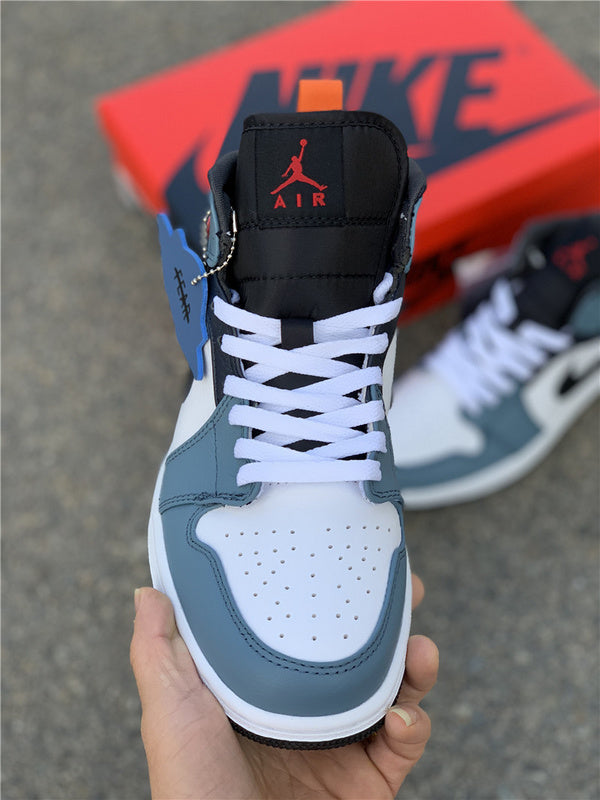 Nike Men's & Women's Premium Low-Top Trainers — Style 001 front view