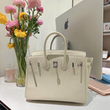Streamlined handbag styled for everyday wear