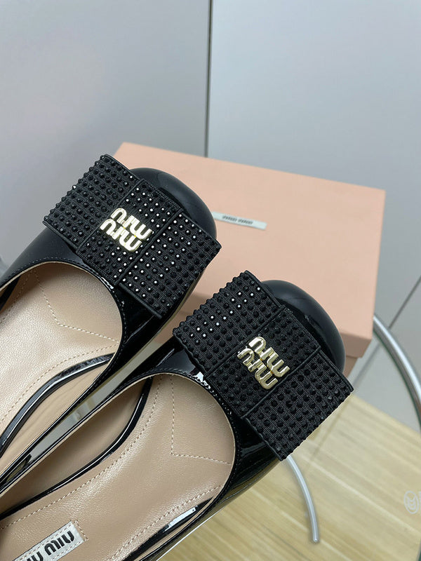 Full silhouette view of Miu Miu luxury piece style No.107