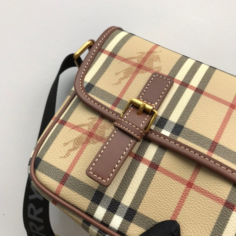 Ziva's Charm handbag – close-up view (one versatile size)
