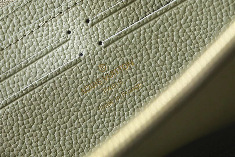  crossbody bag interior and compartment view 9