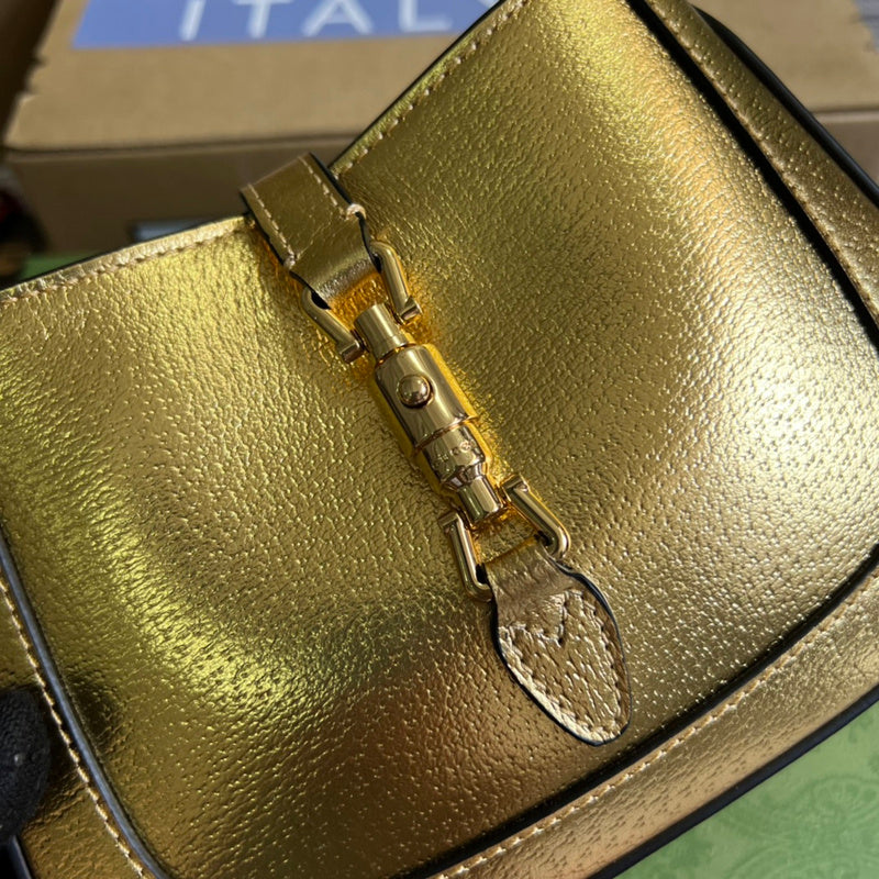 Front view of everyday-luxe elevated women's handbag – women's luxury accessory