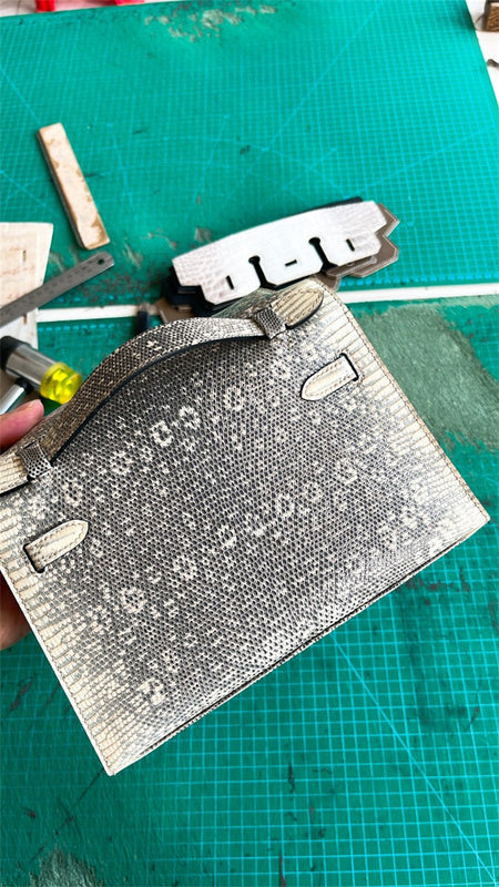  tote bag interior and compartment view 9
