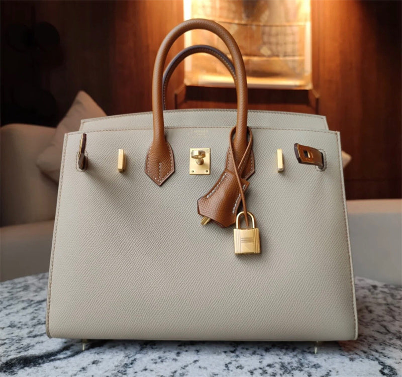  streamlined carryall bag detail view showing craftsmanship