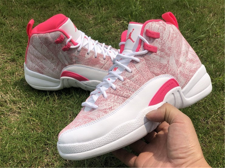 Nike Men's & Women's Luxury Lifestyle Trainers — Style 207 front view