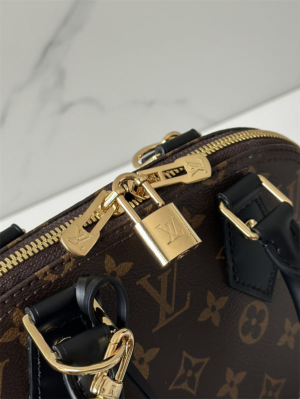  structured shopper bag detail view showing craftsmanship 20