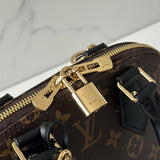  structured shopper bag detail view showing craftsmanship 20