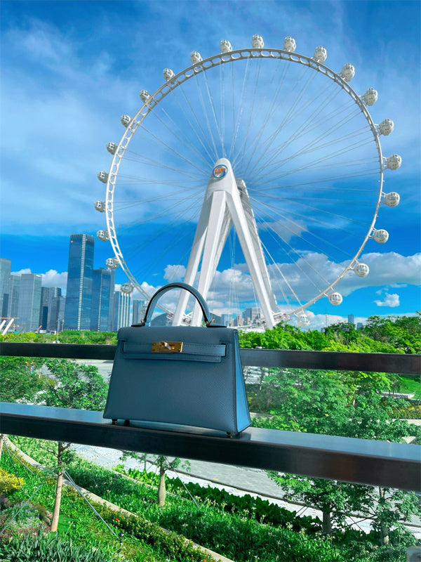 Understated shopper bag front view 19